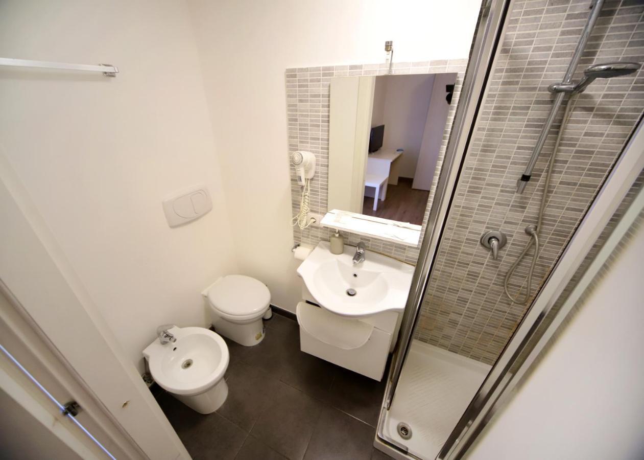 Rooms In Shared Apartment - City Center Katanya Dış mekan fotoğraf
