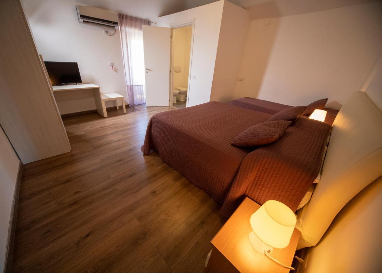 Rooms In Shared Apartment - City Center Katanya Dış mekan fotoğraf