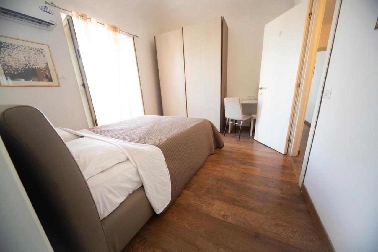 Rooms In Shared Apartment - City Center Katanya Dış mekan fotoğraf