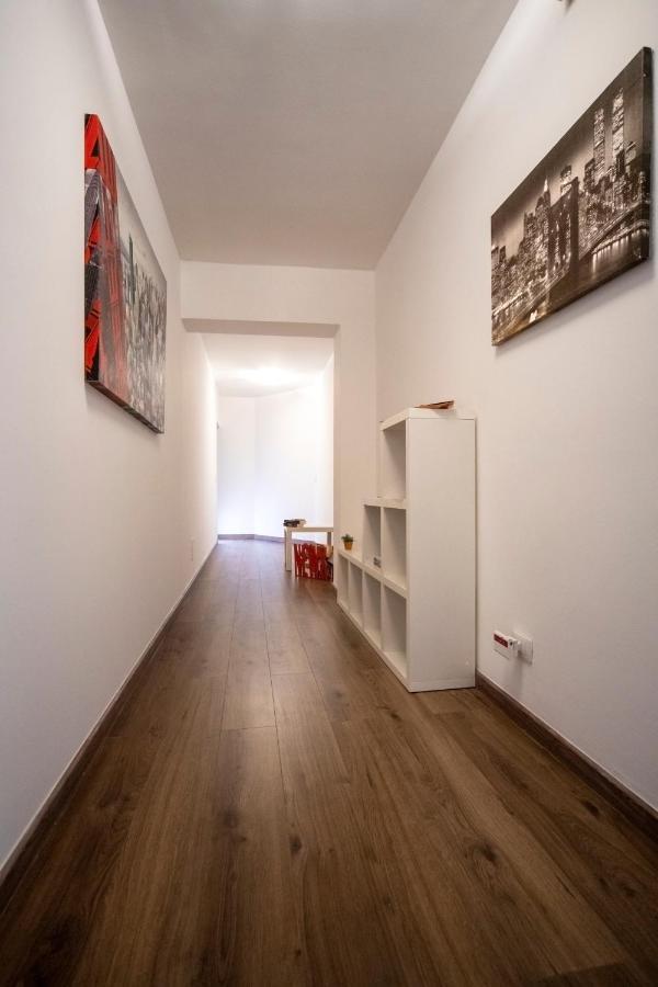 Rooms In Shared Apartment - City Center Katanya Dış mekan fotoğraf